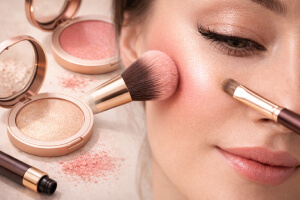 チークとハイライターガイド