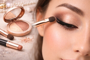 ツートンアイシャドウを作る